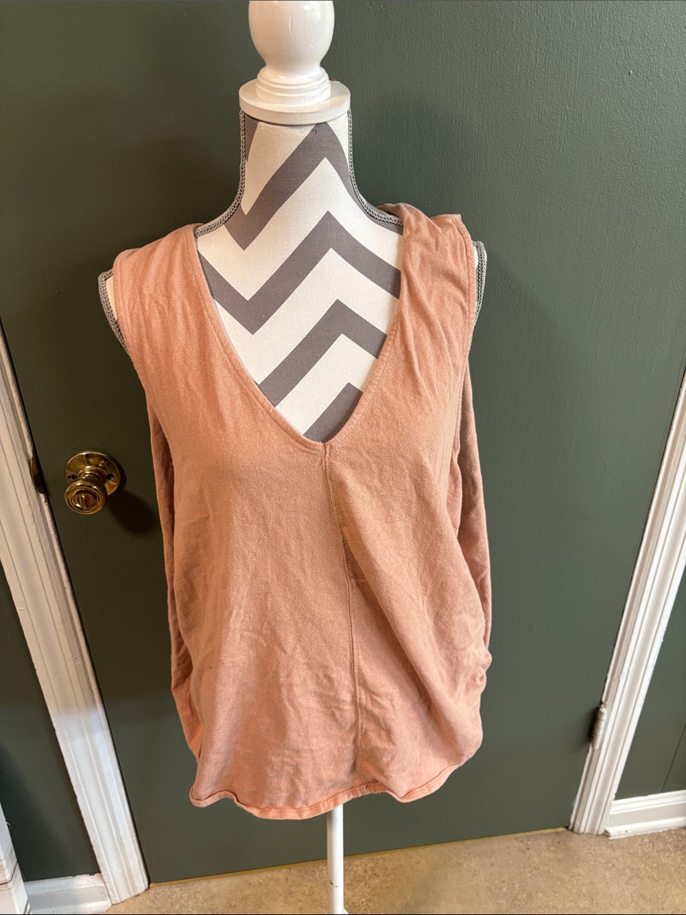 Sleeveless V-Neck Tank Top in Dusty Peach